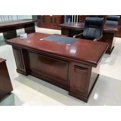 木制办公桌椅